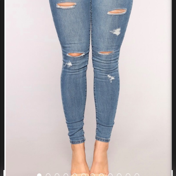 Fashionnova distressed ripped jegging jeans size 2 - Picture 2 of 8